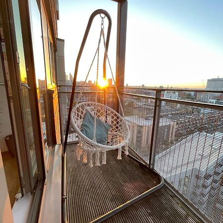 Whitechapel Two Bedroom Luxury Apartment - Free Private Parking - City Views Лондон Экстерьер фото