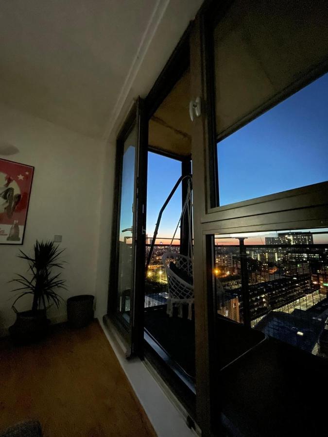 Whitechapel Two Bedroom Luxury Apartment - Free Private Parking - City Views Лондон Экстерьер фото